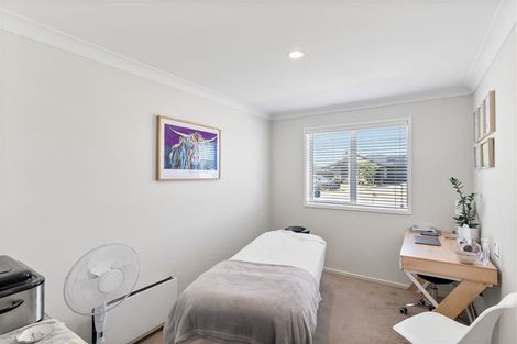 Photo of property in 3a Shillingford Boulevard, Rolleston, 7615