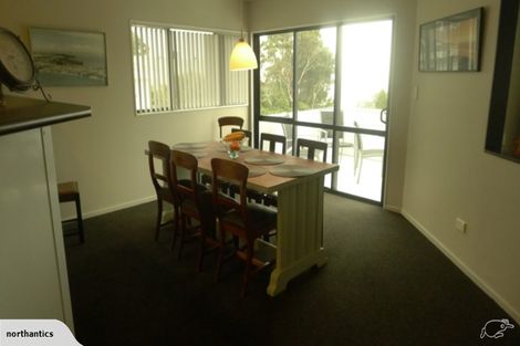 Photo of property in 86 Wade River Road, Stanmore Bay, Whangaparaoa, 0932