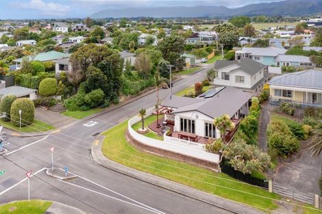 Photo of property in 117 Seaview Road, Paraparaumu Beach, Paraparaumu, 5032