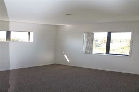 Photo of property in 4/36 West Coast Road, Glen Eden, Auckland, 0602