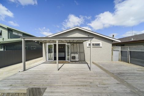 Photo of property in 11 Shamrock Street, Takaro, Palmerston North, 4412
