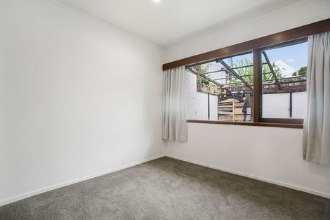 Photo of property in 2/18 Blockhouse Bay Road, Avondale, Auckland, 1026