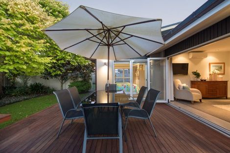 Photo of property in 7 Christensen Place, Forrest Hill, Auckland, 0620