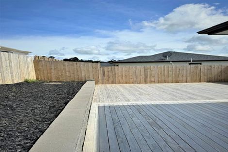 Photo of property in 12 William Calvert Drive, Swanson, Auckland, 0614