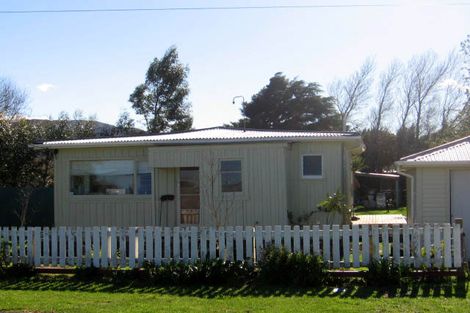 Photo of property in 15 Woodward Street East, Featherston, 5710