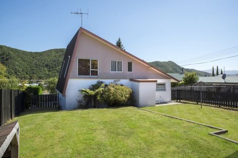 Photo of property in 244 Waikawa Road, Waikawa, Picton, 7220