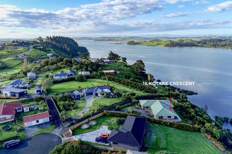 Photo of property in 16 Kotare Crescent, Pahi, Paparoa, 0571