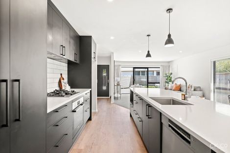 Photo of property in 33c Gemstone Drive, Birchville, Upper Hutt, 5018