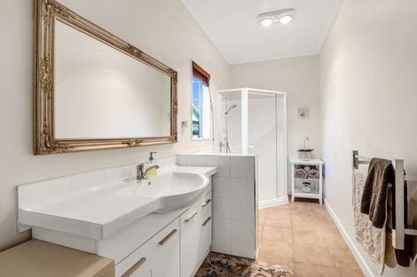 Photo of property in 42 Manapouri Crescent, Hokowhitu, Palmerston North, 4410