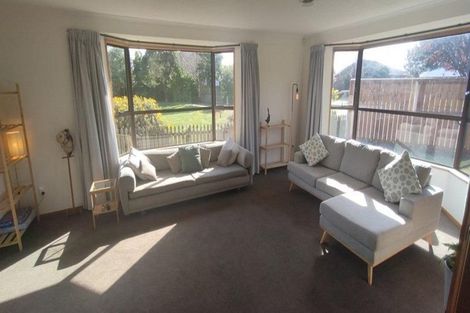 Photo of property in 8 Warner Place, Heathcote Valley, Christchurch, 8022