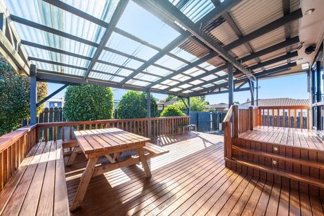 Photo of property in 1/5 Eulogy Place, Randwick Park, Auckland, 2105