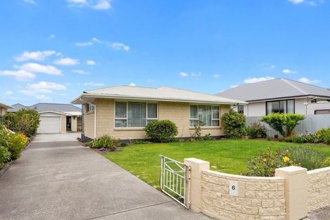 Photo of property in 6 Laing Crescent, Heathcote Valley, Christchurch, 8022