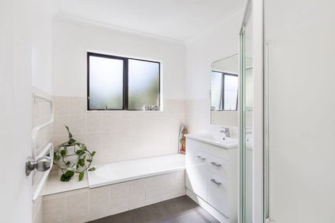 Photo of property in 1/72 Gloria Avenue, Te Atatu Peninsula, Auckland, 0610