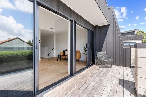 Photo of property in 8/2 Stewart Street, Raglan, 3225