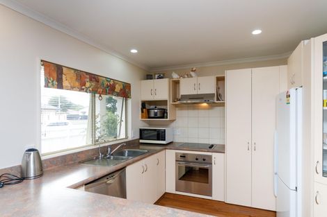 Photo of property in 1 Lancewood Lane, Roslyn, Palmerston North, 4414
