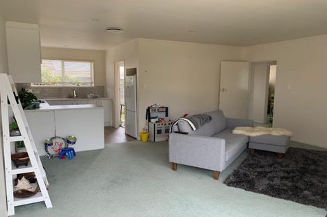 Photo of property in 2/5 Sylvan Crescent, Te Atatu South, Auckland, 0610