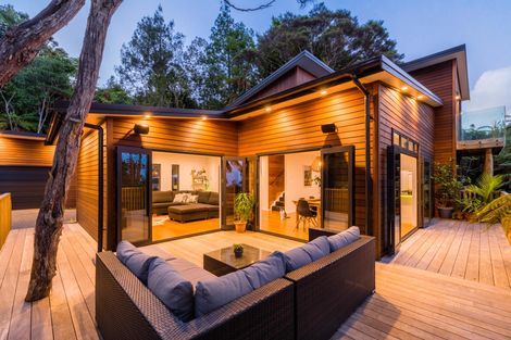 Photo of property in 410a Scenic Drive, Waiatarua, Auckland, 0612