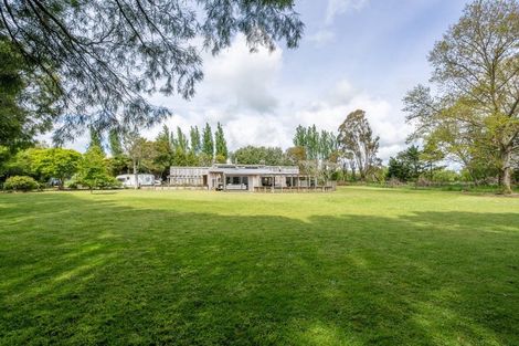 Photo of property in 915 Rangiotu Road, Rangiotu, Palmerston North, 4477