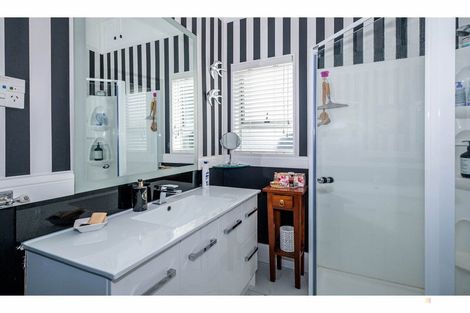 Photo of property in 12 Parsonage Road, Waimate, 7924