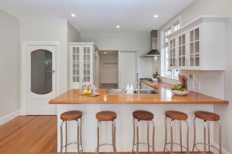 Photo of property in 26 Saint Andrews Square, Strowan, Christchurch, 8052