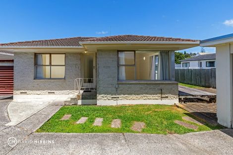 Photo of property in 2/16 Mannering Place, Hillcrest, Auckland, 0627