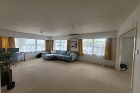 Photo of property in 11 Julian Place, Westown, New Plymouth, 4310