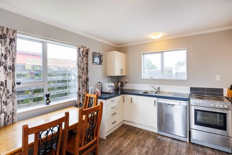 Photo of property in 8 Suzanne Grove, Kelvin Grove, Palmerston North, 4414