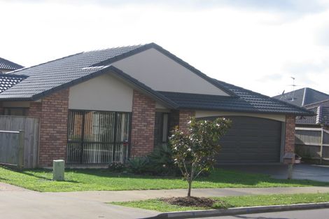 Photo of property in 5 Walter Haddrell Crescent, Flat Bush, Auckland, 2016