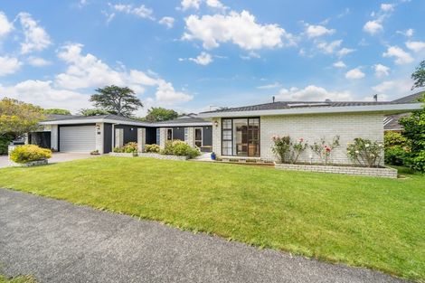 Photo of property in 11 Observatory Close, Whitby, Porirua, 5024