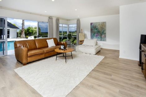 Photo of property in 30 Bernard Magnus Lane, Greenhithe, Auckland, 0632