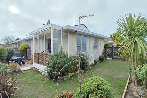 Photo of property in 8a Tamarisk Place, Parklands, Christchurch, 8083