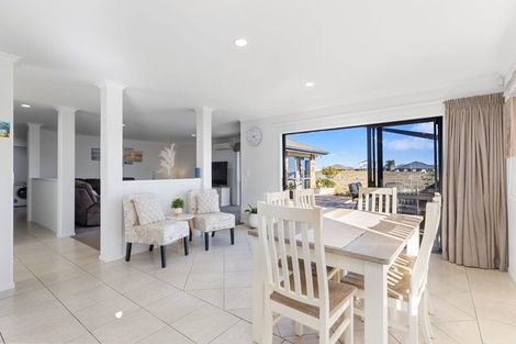 Photo of property in 27 Sarah Place, Papamoa Beach, Papamoa, 3118