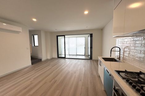 Photo of property in 4/218 Rosebank Road, Avondale, Auckland, 1026