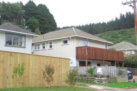 Photo of property in 51 Kiwi Crescent, Tawa, Wellington, 5028