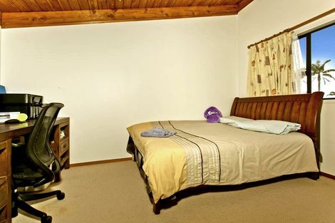 Photo of property in 1/13 Target Road, Totara Vale, Auckland, 0629