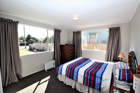 Photo of property in 12 Ross Street, Woodville, 4920