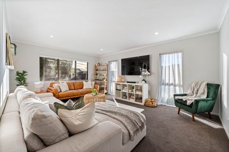 Photo of property in 14 Will Street, Huapai, Kumeu, 0810