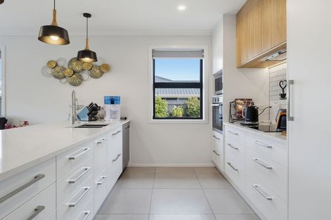 Photo of property in 37 Daniel Place, Kelvin Grove, Palmerston North, 4414