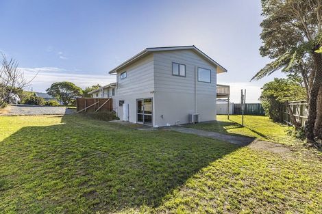 Photo of property in 128 Pikarere Street, Titahi Bay, Porirua, 5022