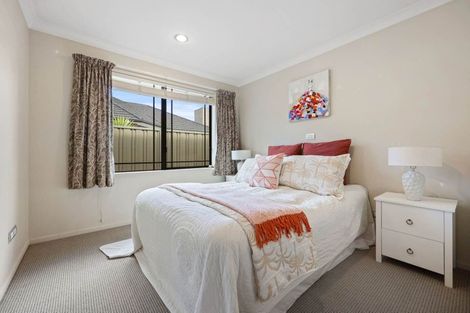 Photo of property in 16 Erceg Way, Rosehill, Papakura, 2113