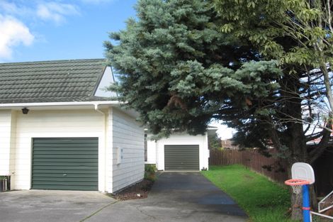 Photo of property in 2/46 Aviemore Drive, Highland Park, Auckland, 2010