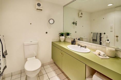 Photo of property in Highwic, 5/32 Hobson Street, Thorndon, Wellington, 6011