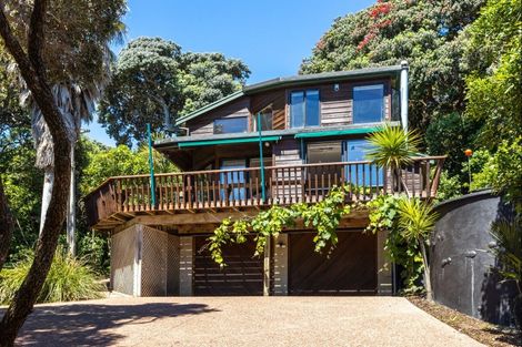 Photo of property in 79 Garden Road, Piha, New Lynn, 0772