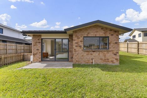 Photo of property in 10 Mediterranean Way, Goodwood Heights, Auckland, 2105