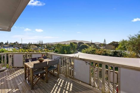 Photo of property in 7 Kawau Grove, Waikanae Beach, Waikanae, 5036