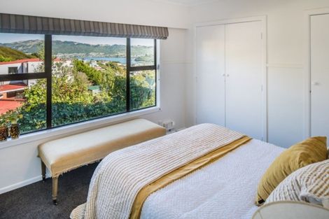 Photo of property in 20a Kahu Road, Paremata, Porirua, 5024