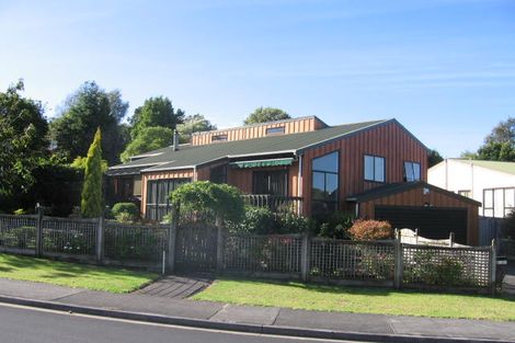Photo of property in 5 Greenvalley Rise, Glenfield, Auckland, 0629