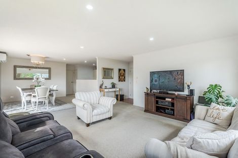 Photo of property in 63 Nimstedt Avenue, Oteha, Auckland, 0632