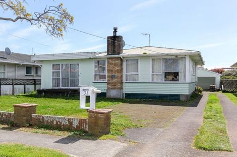 Photo of property in 21 Turakina Street, Merrilands, New Plymouth, 4312