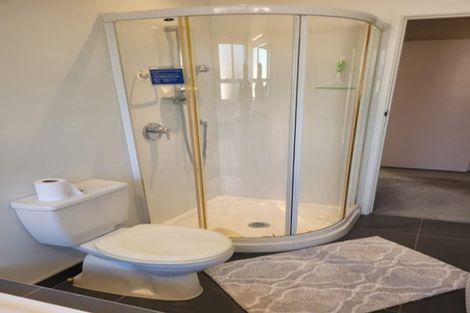 Photo of property in 15 Tiki Street, New Lynn, Auckland, 0600